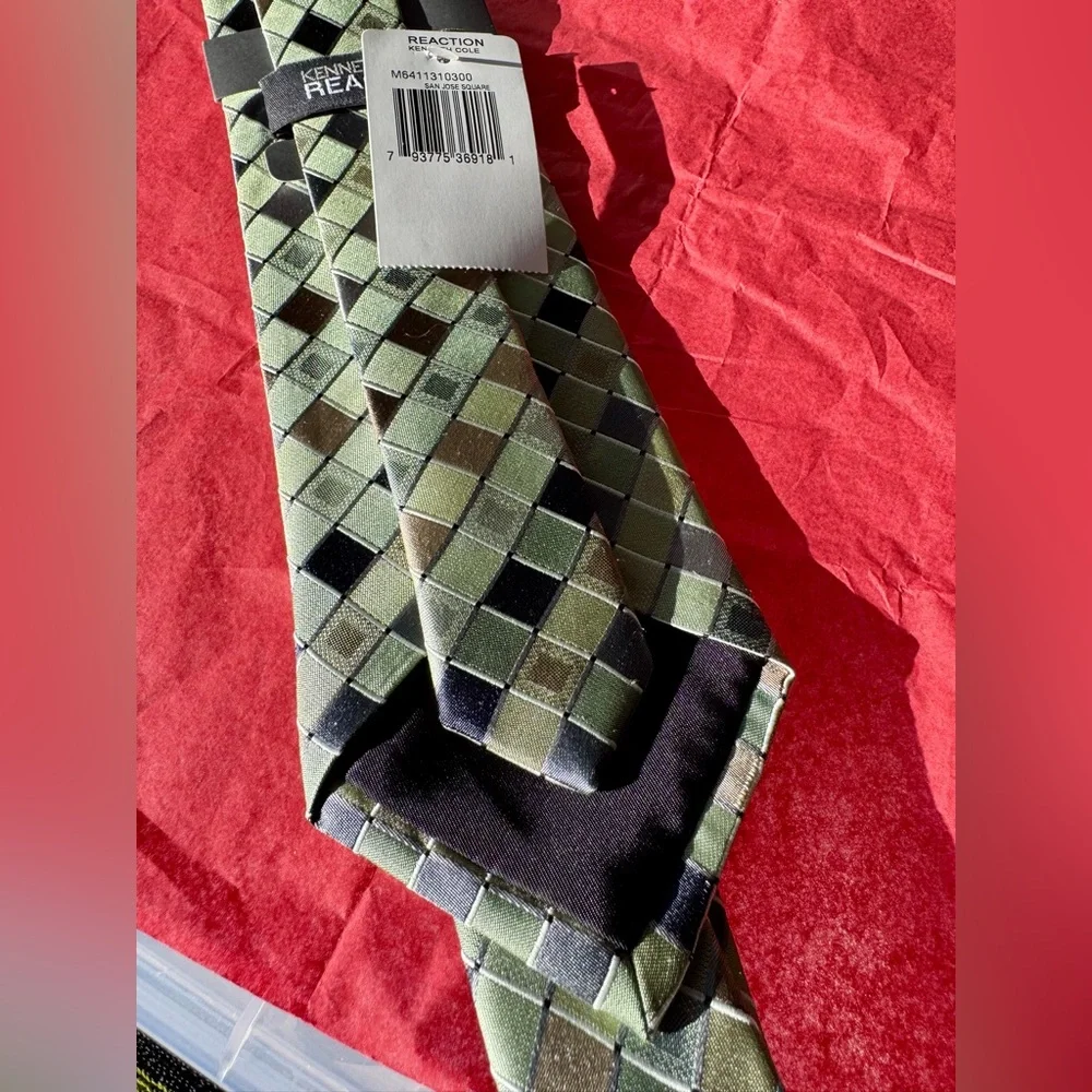 NWT | Kenneth Cole Reaction | Green Tie